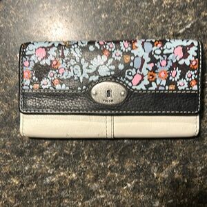 Fossil wallet